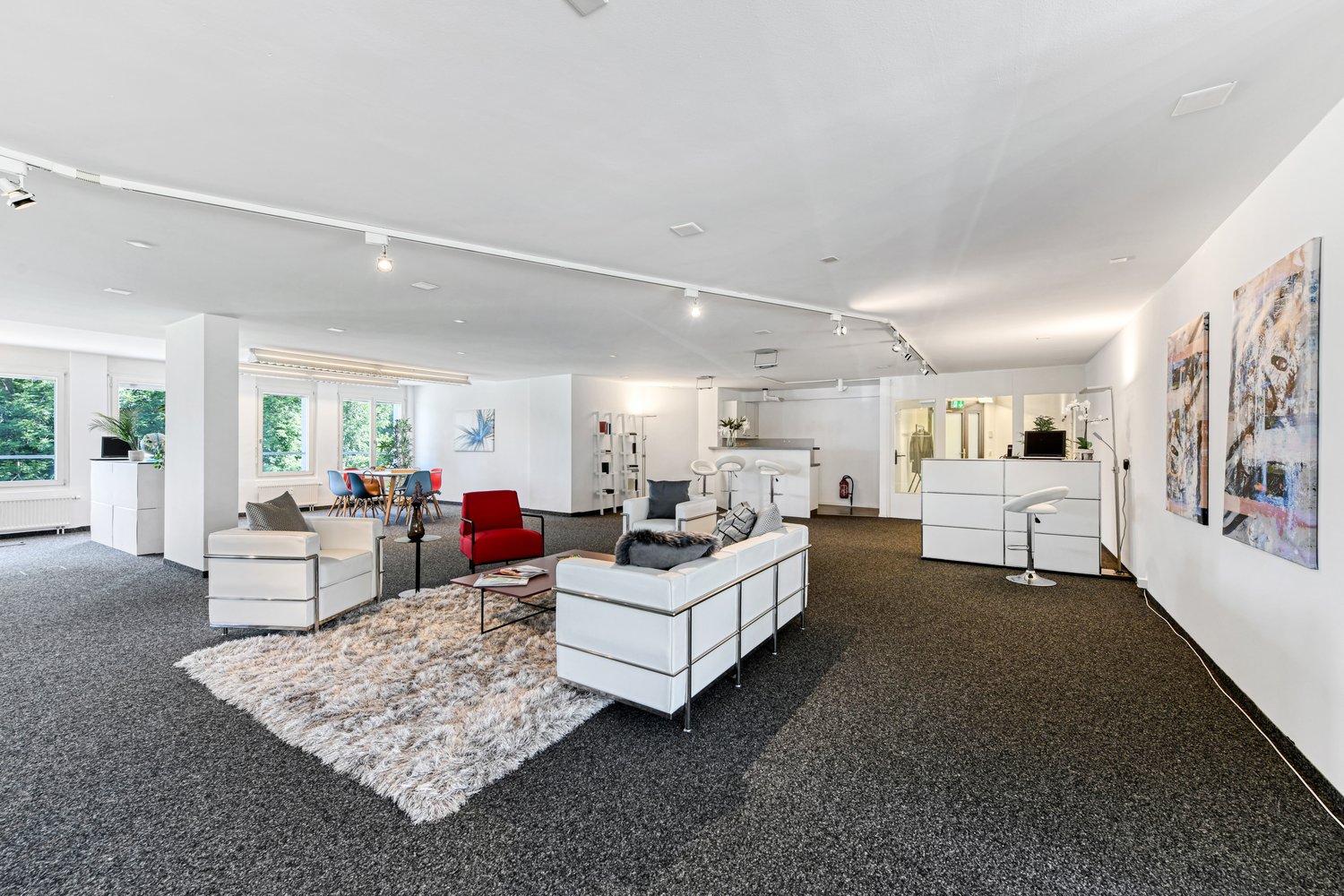 247m² office