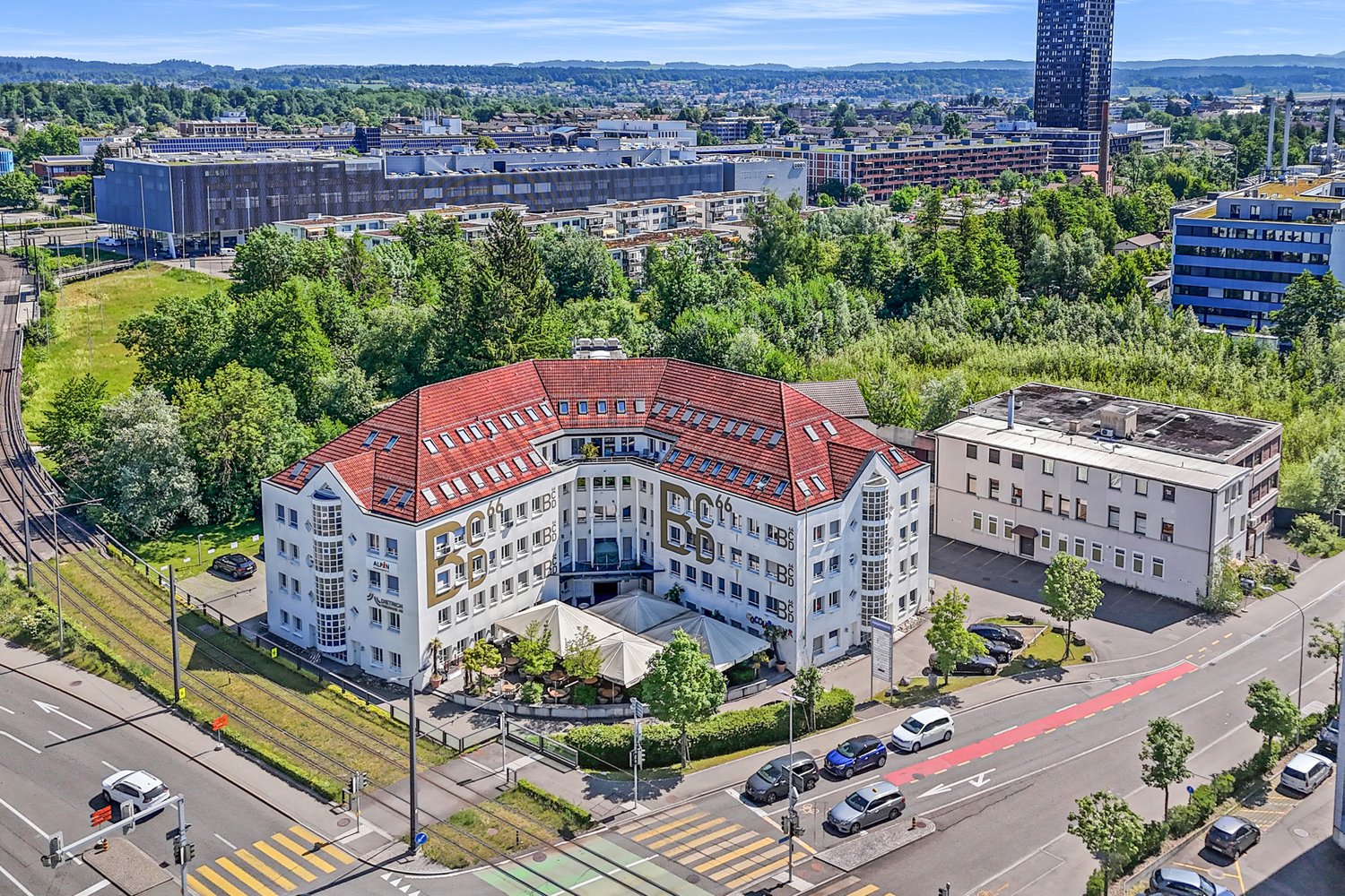 247m² office