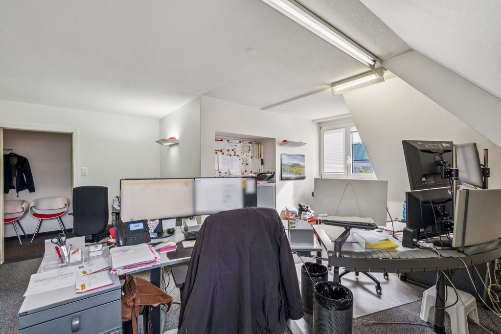 76m² office