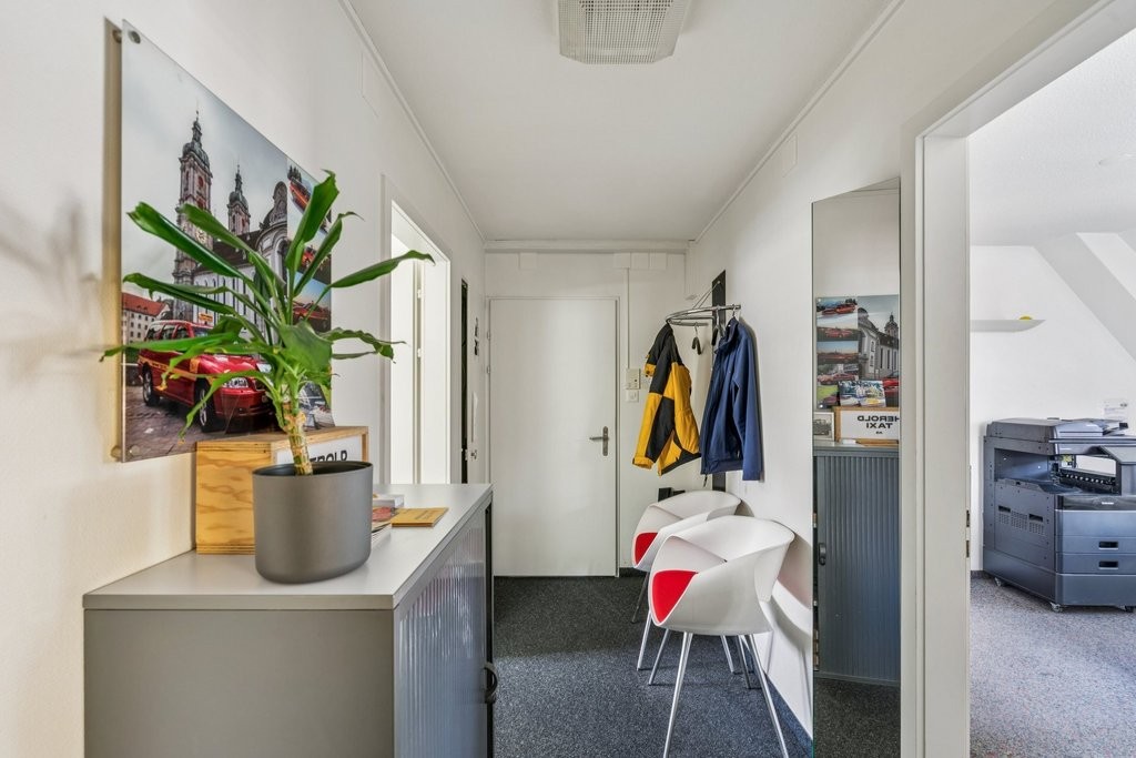 76m² office