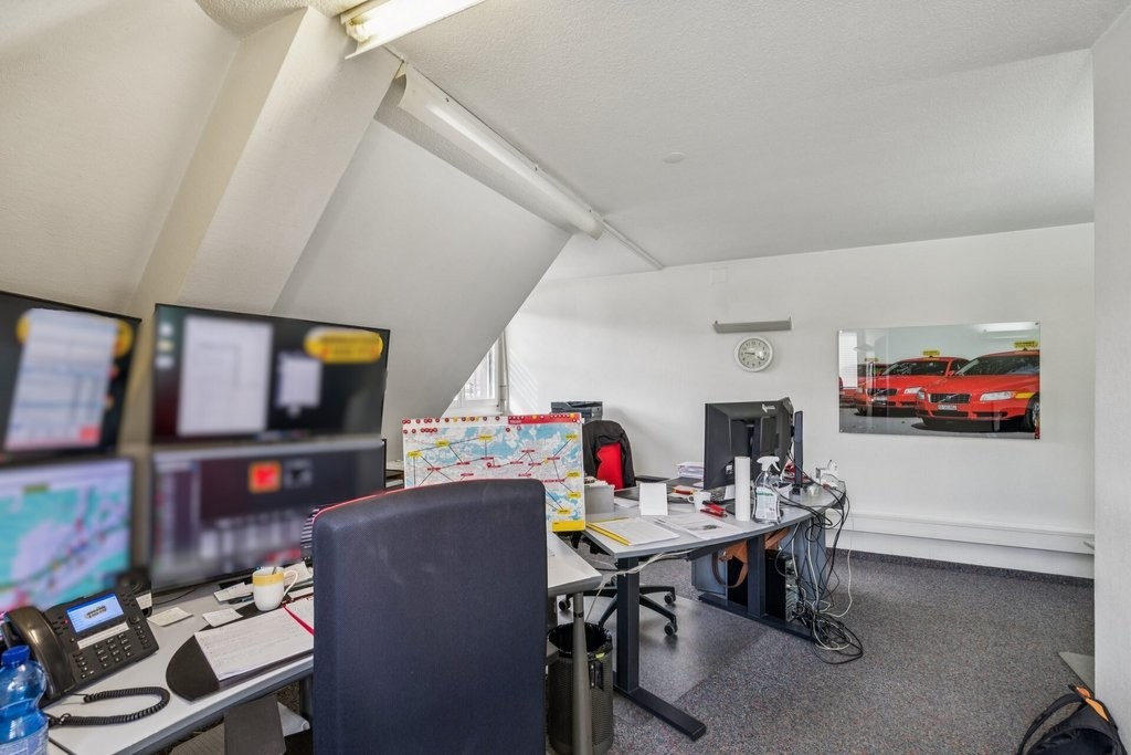 76m² office