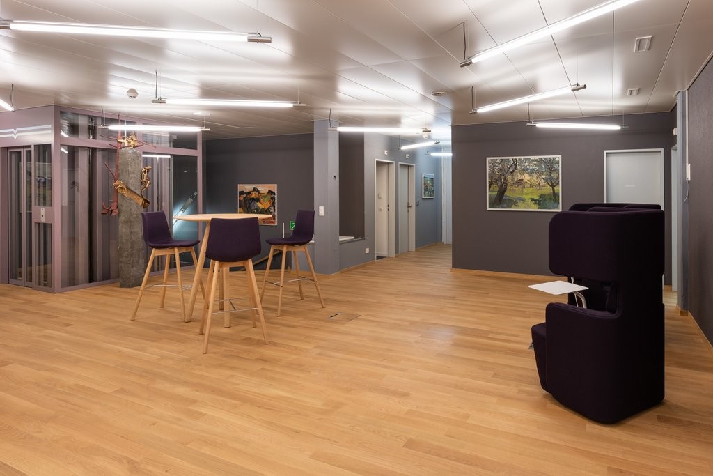 63m² office