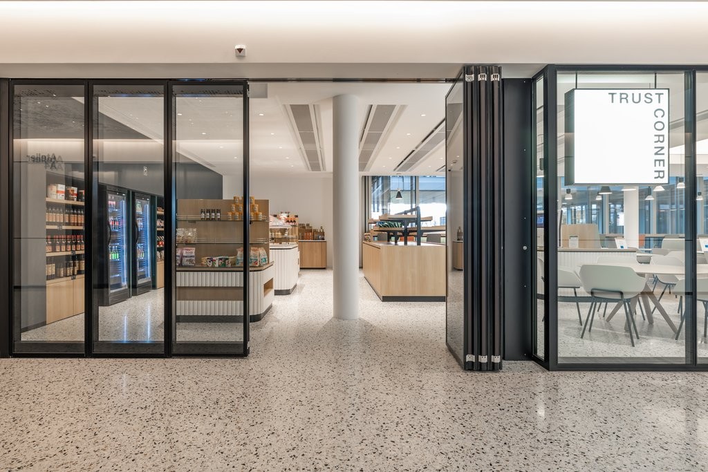 559m² office