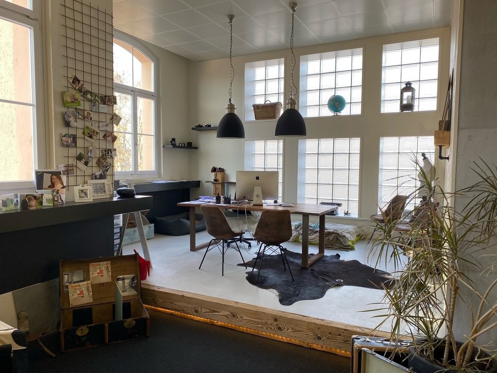 151m² commercial