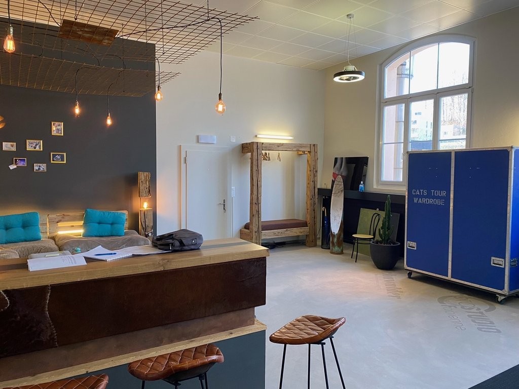 151m² commercial
