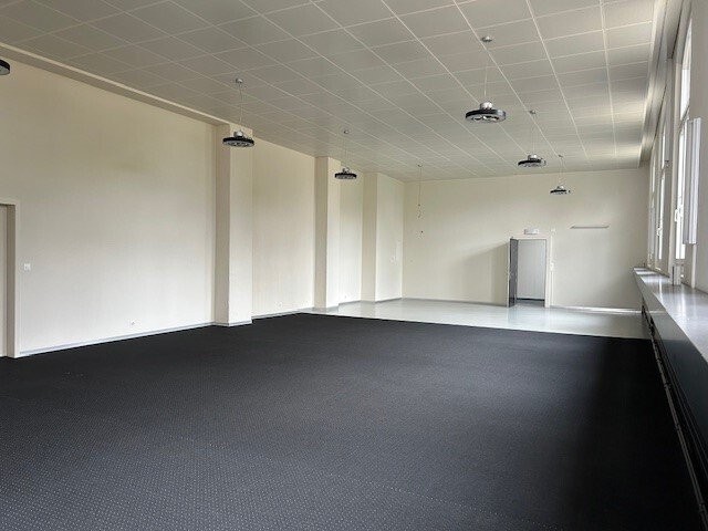 151m² commercial