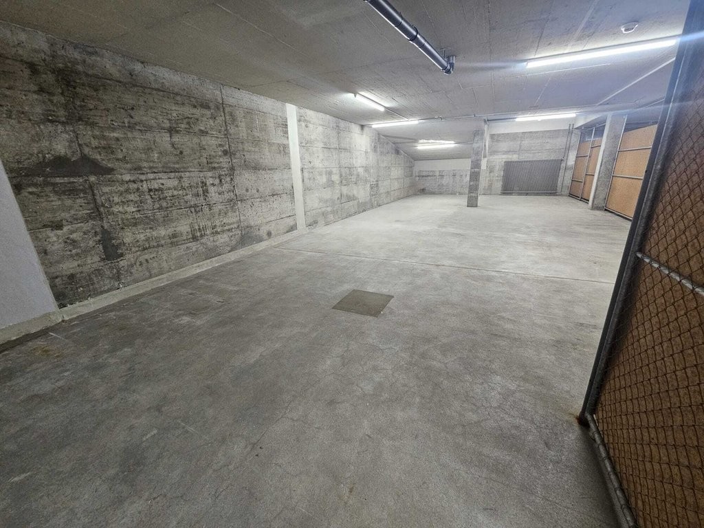 112m² storage room