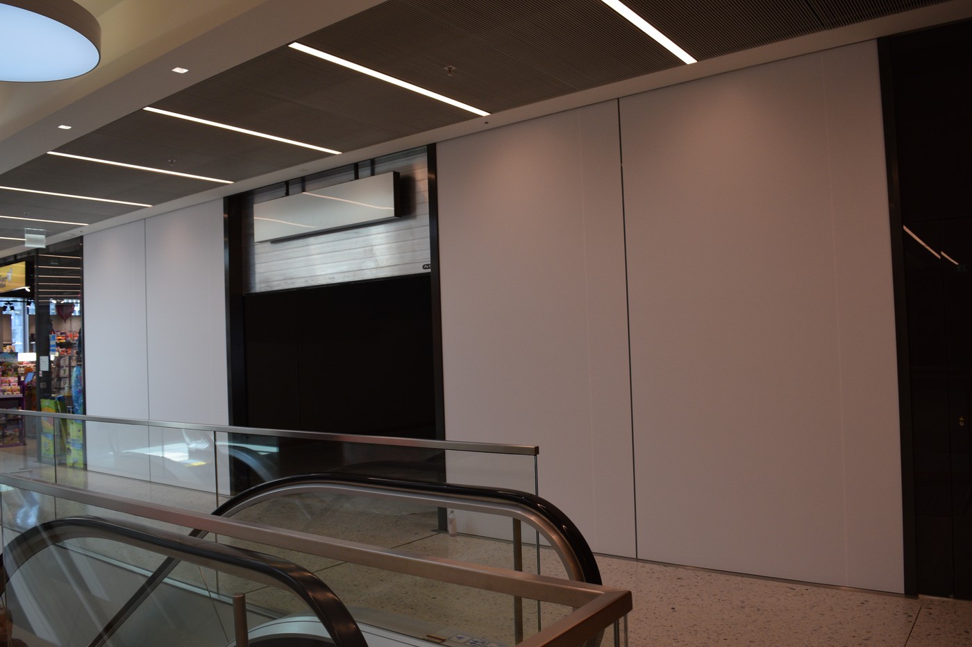390m² shop