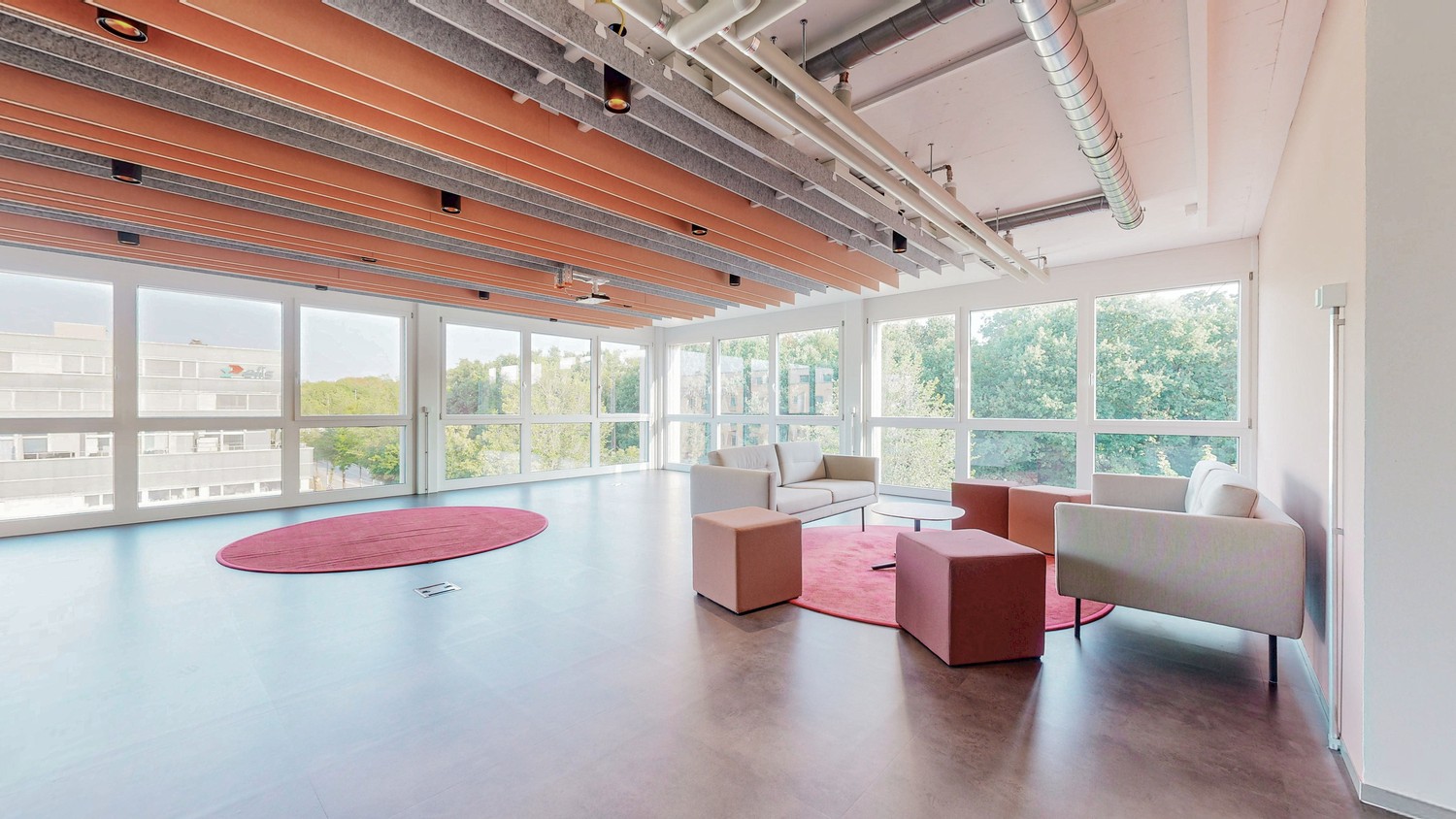 1068m² office
