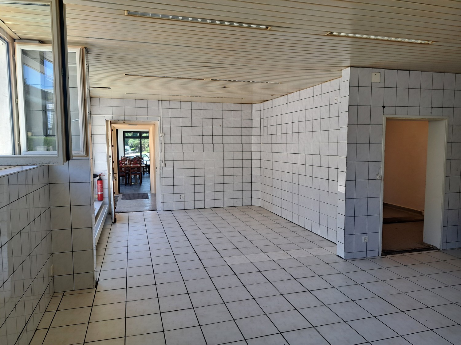85m² commercial