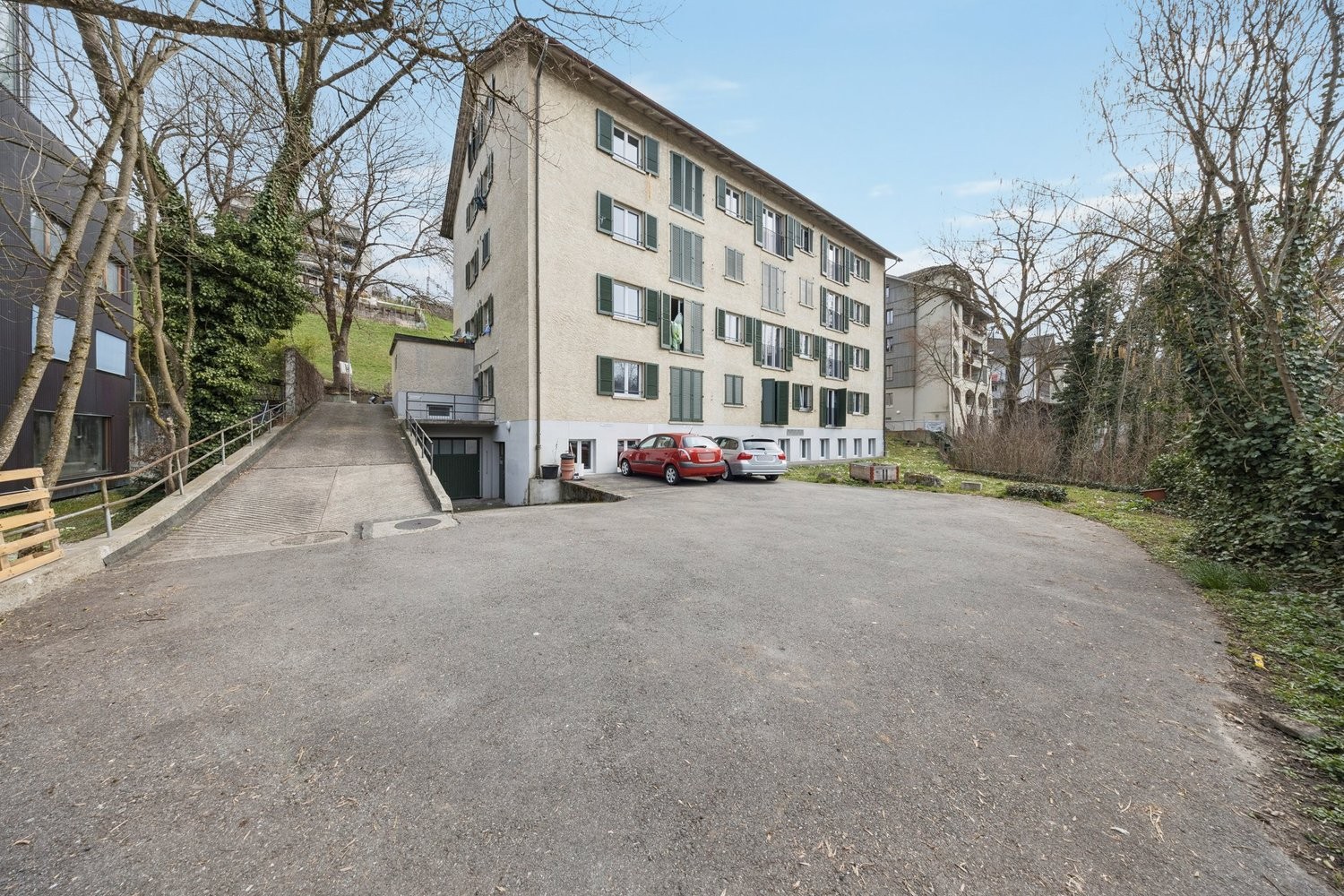 130m² commercial