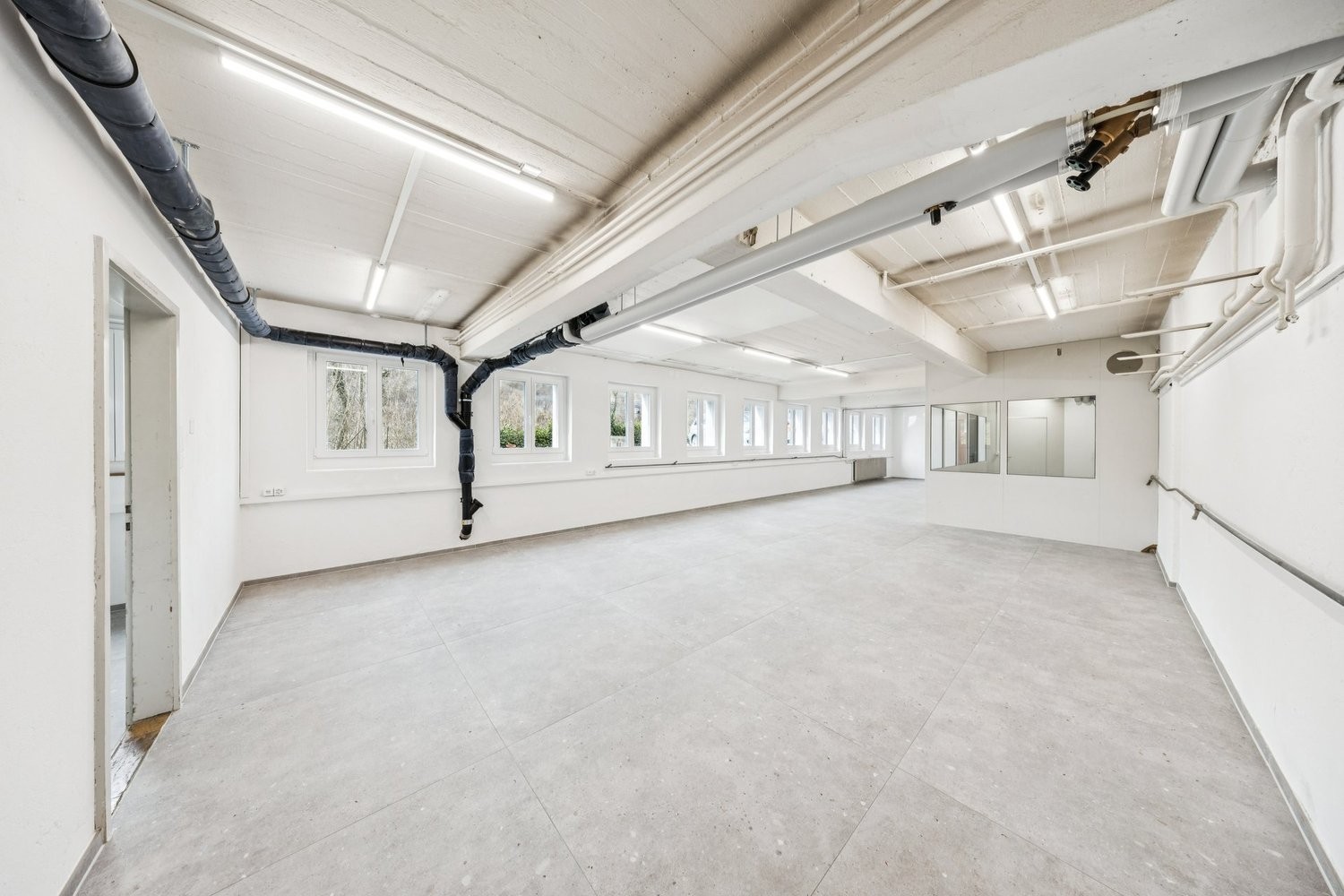 130m² commercial