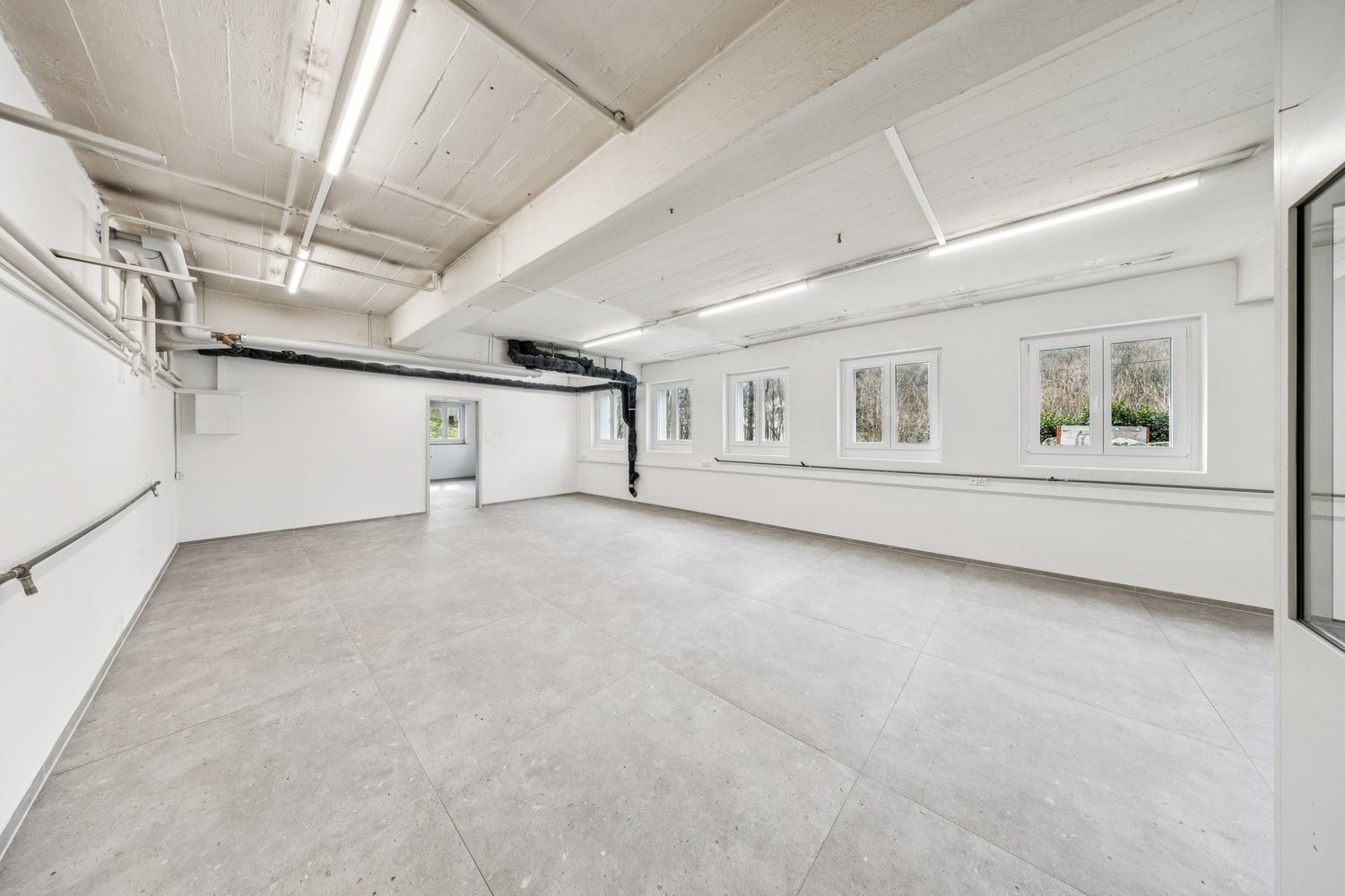 130m² commercial