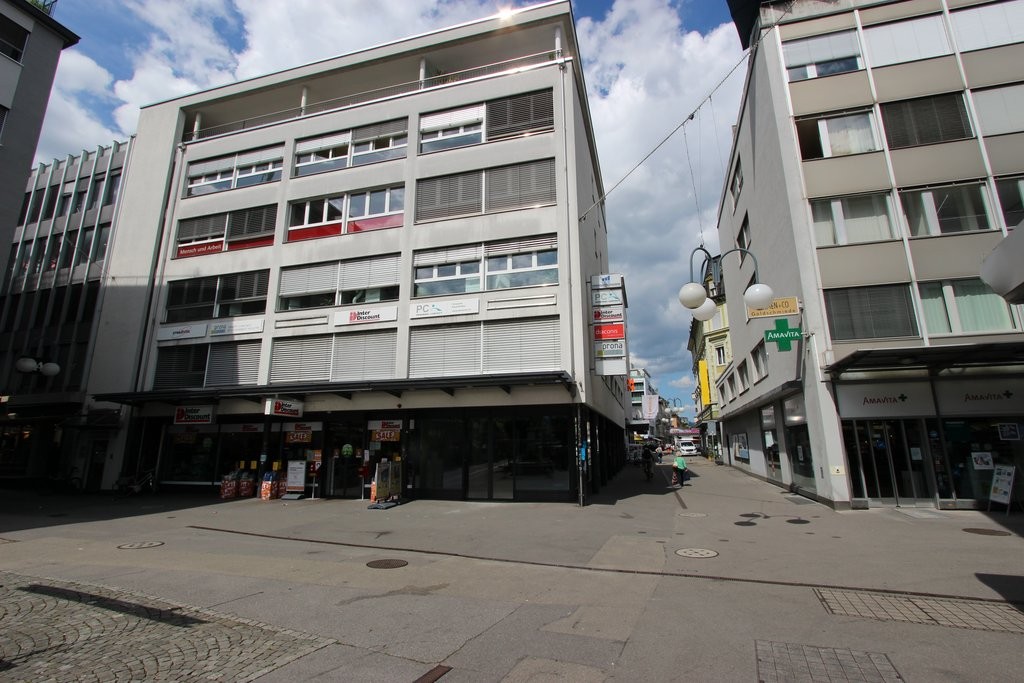 189m² shop