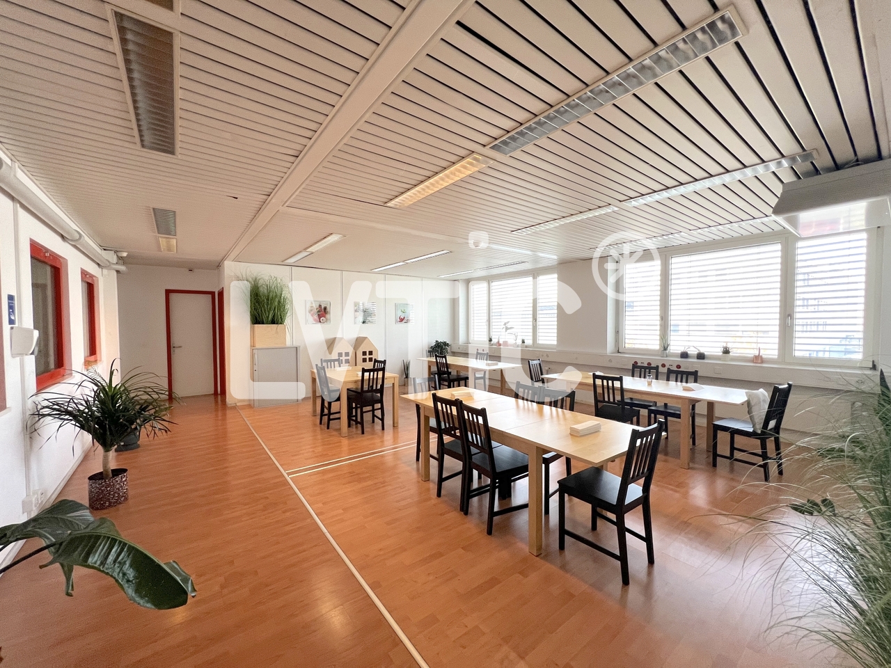 2200m² storage room