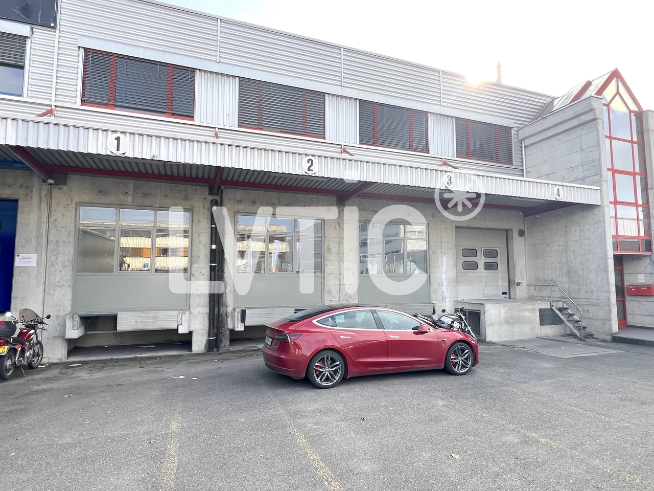 2200m² storage room