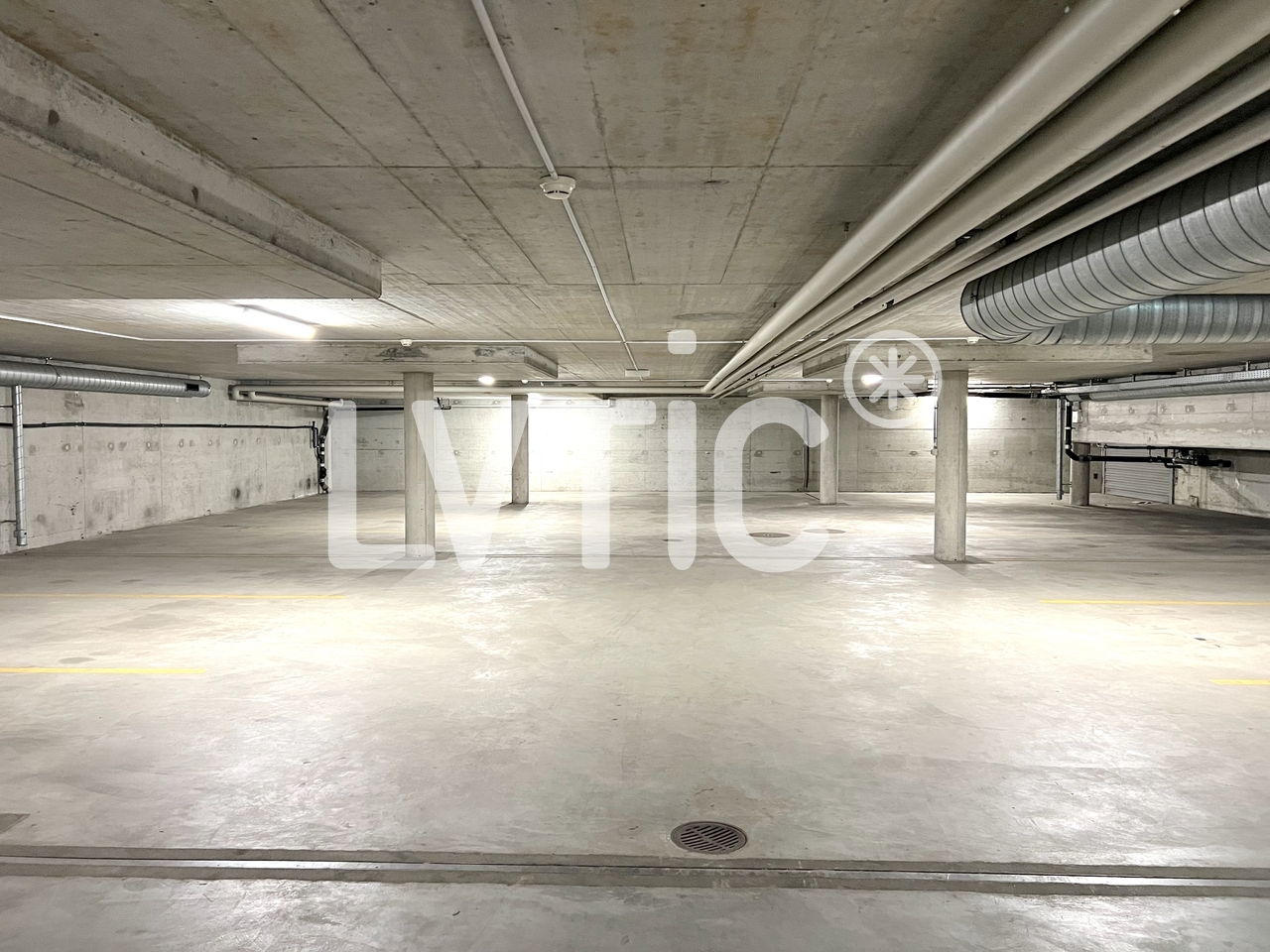 2200m² storage room