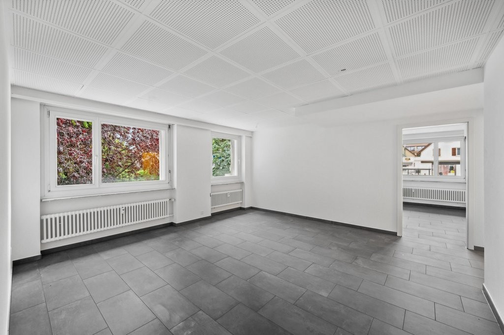 80m² office