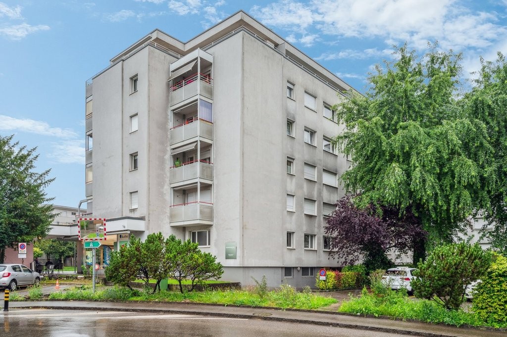 80m² office