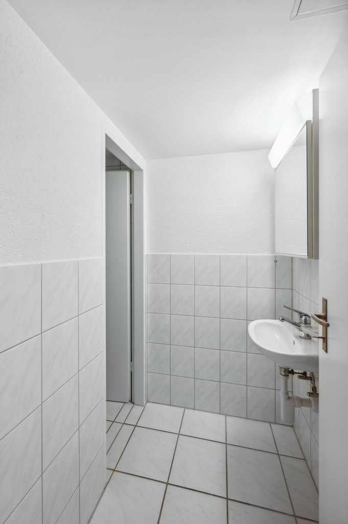 80m² office