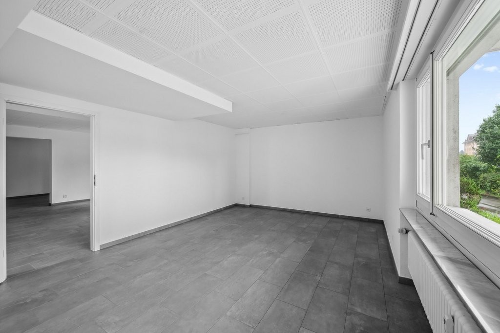 80m² office