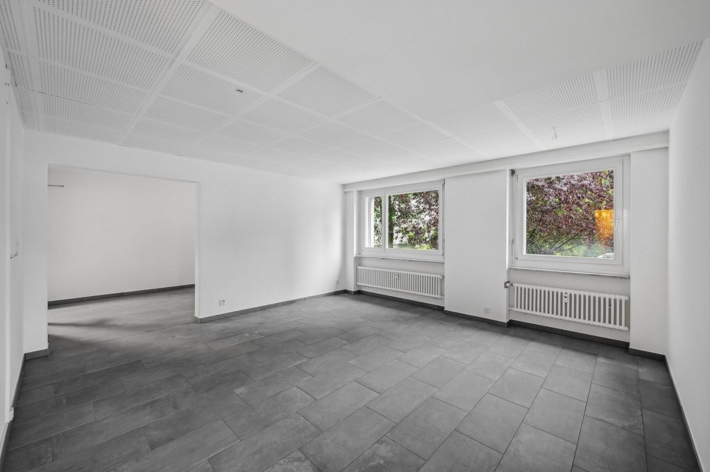 80m² office