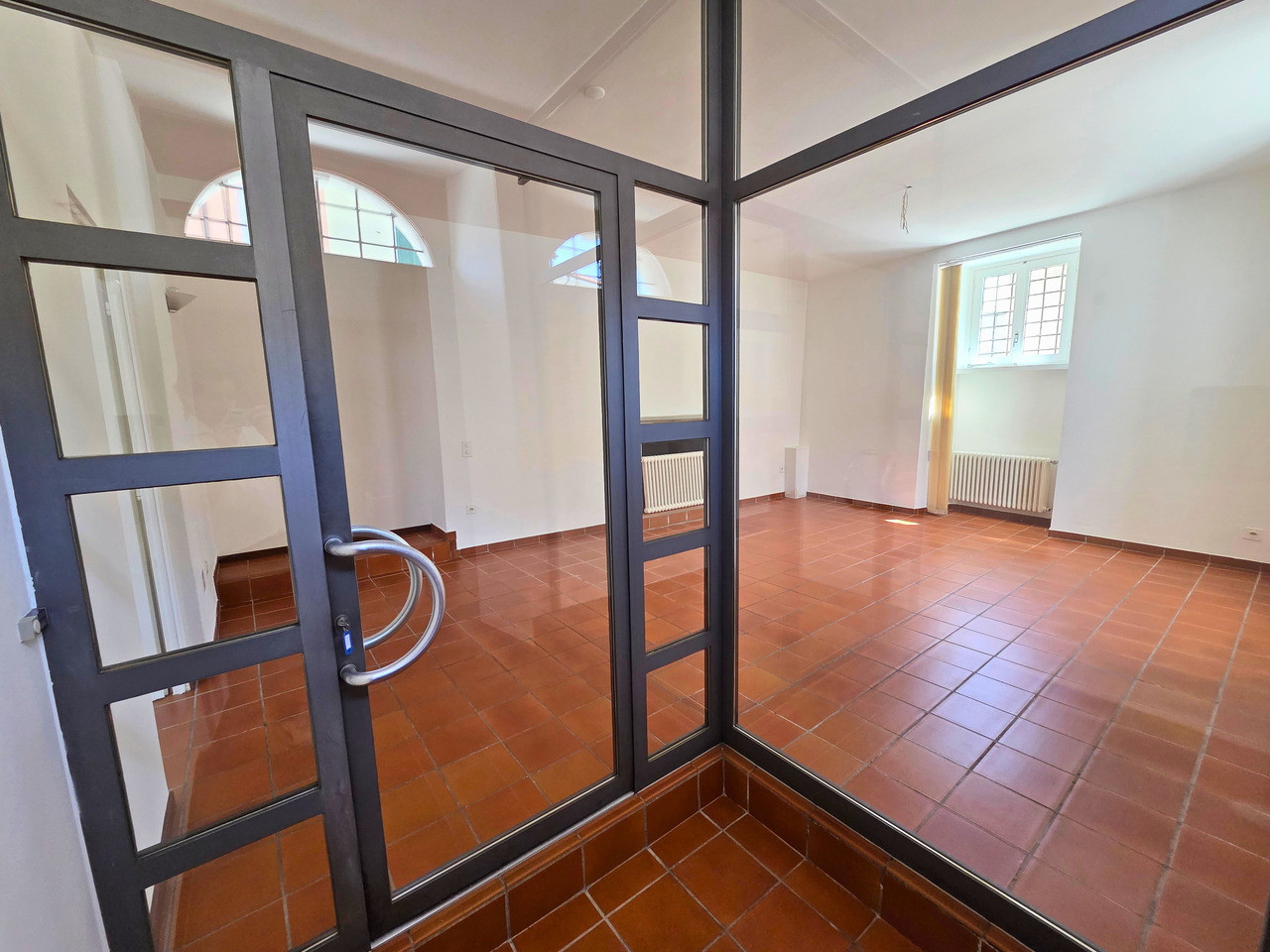 60m² commercial