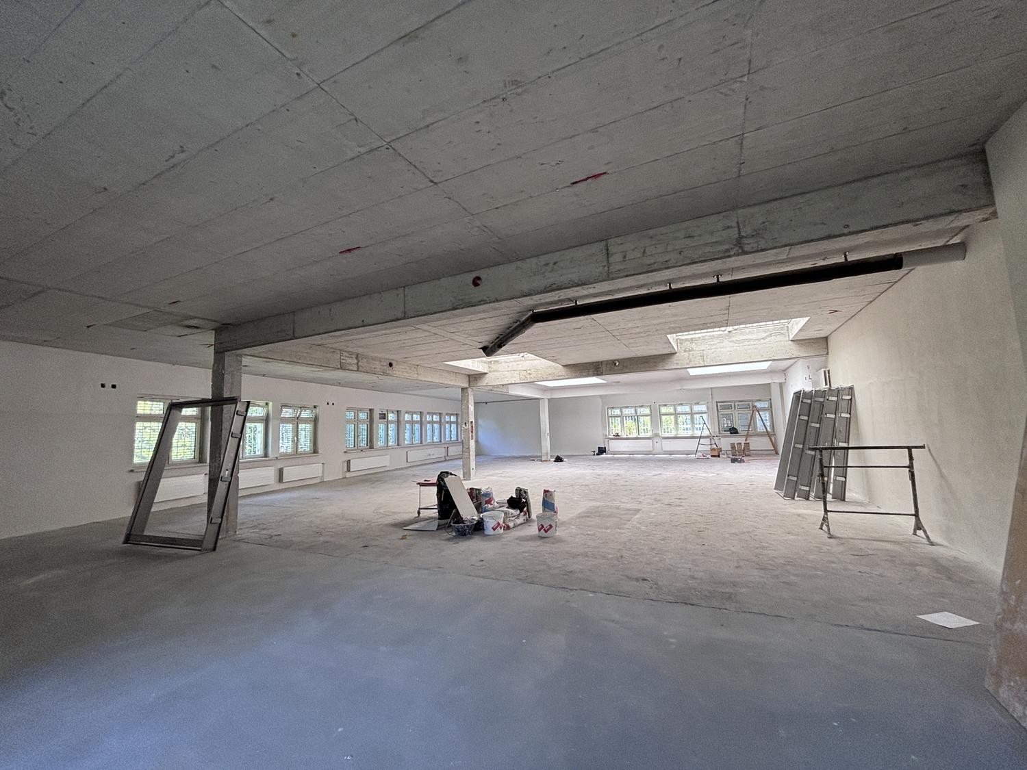 84m² commercial