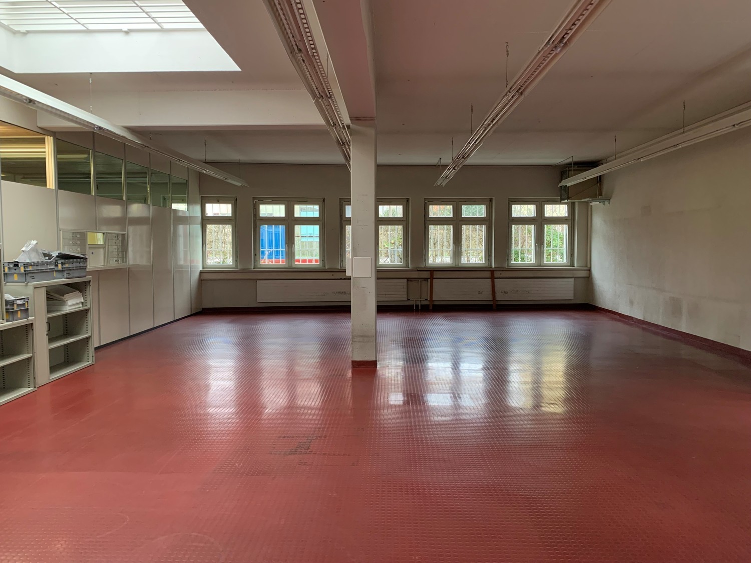 84m² commercial