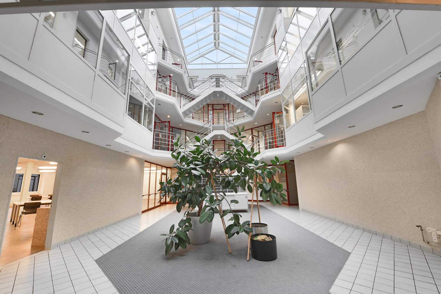 793m² commerciale