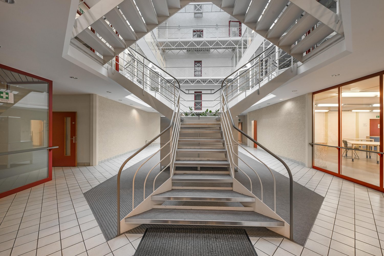 793m² commerciale