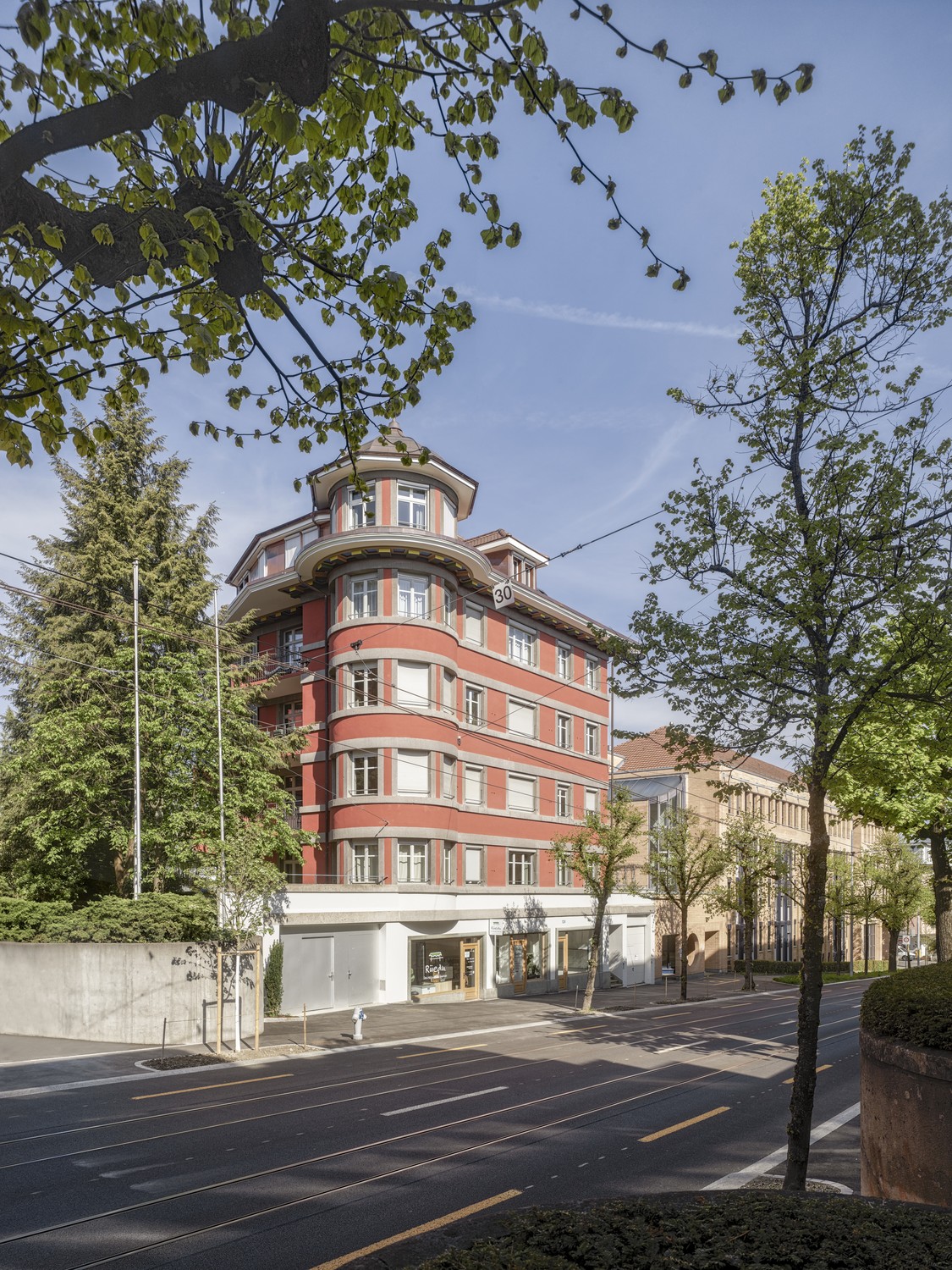 78m² commercial