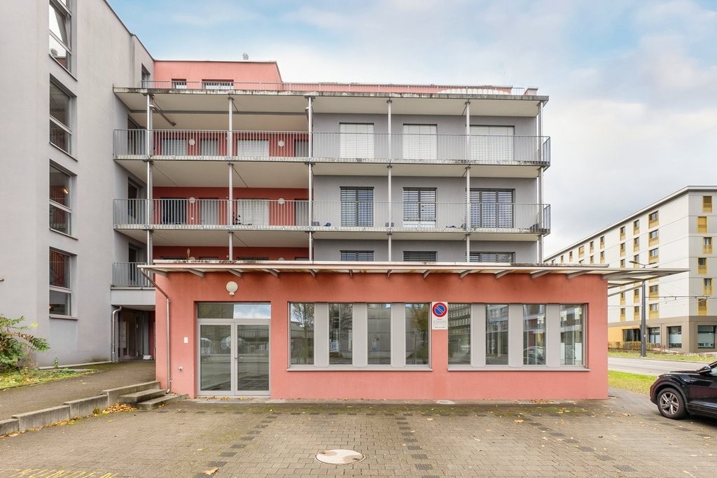 235m² office