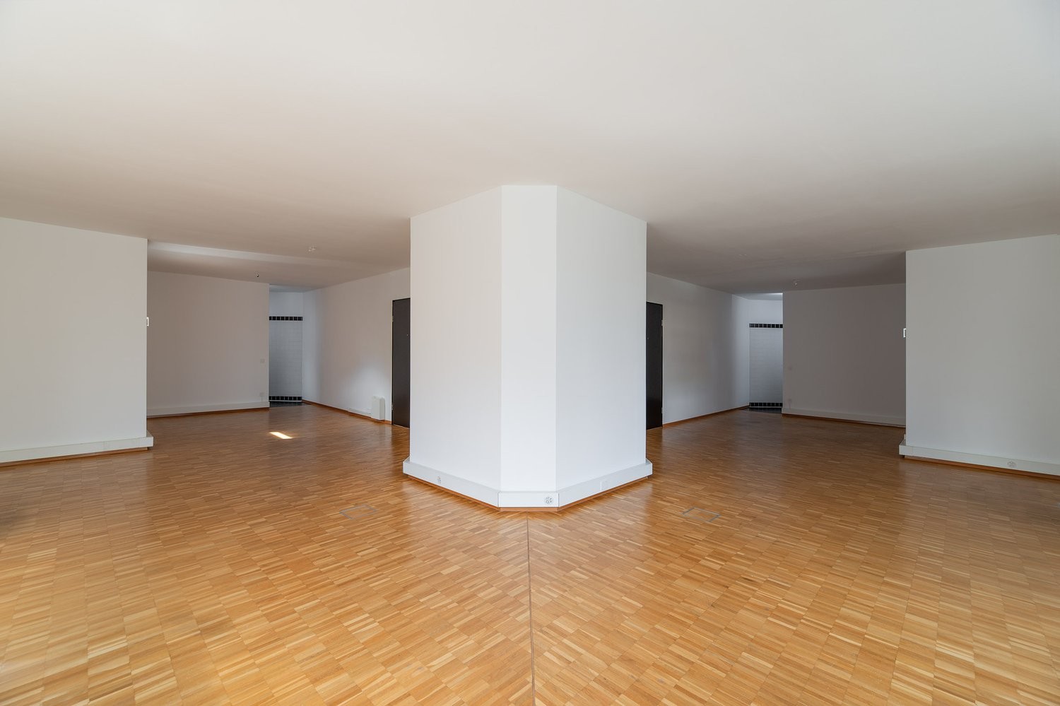 87m² office