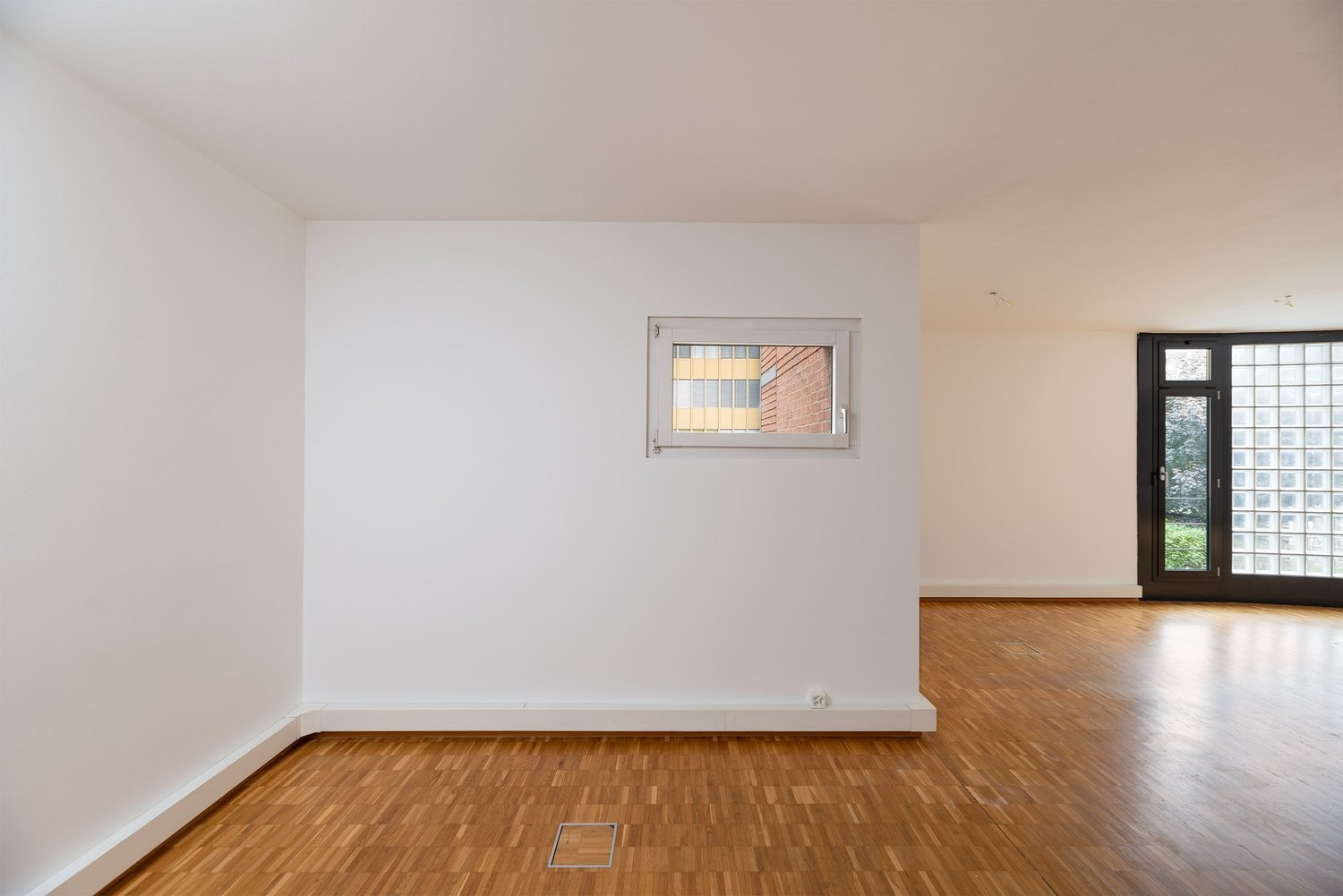 87m² office