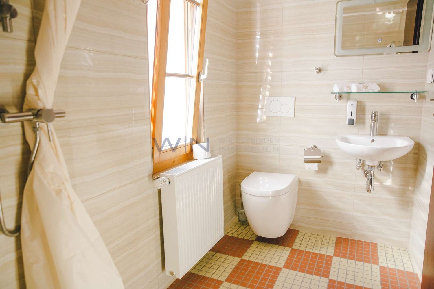 maison multifamiliale de 18 pièces