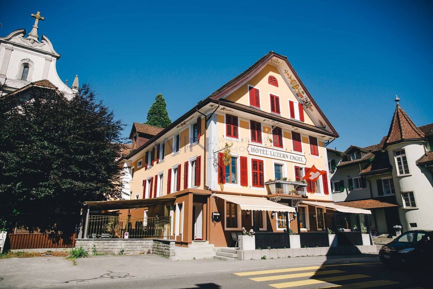 maison multifamiliale de 18 pièces