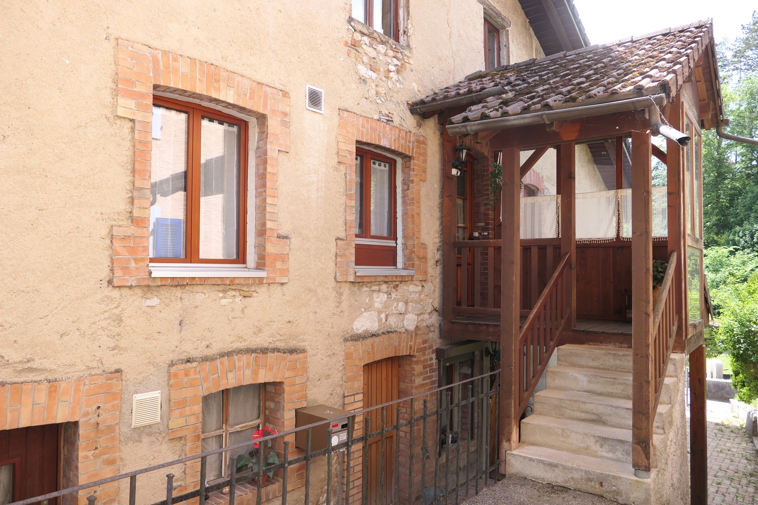 10 rooms single house