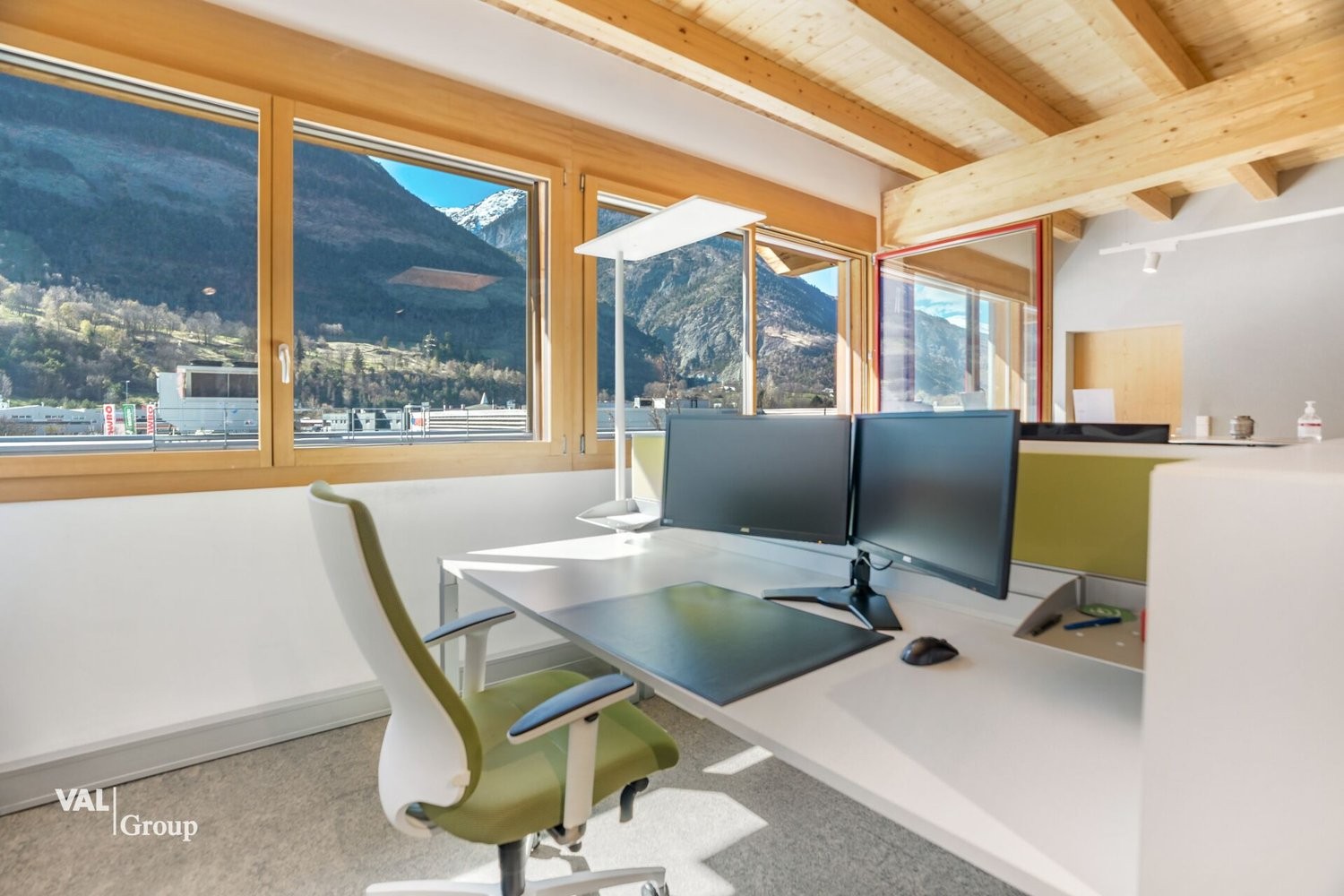 991m² commercial