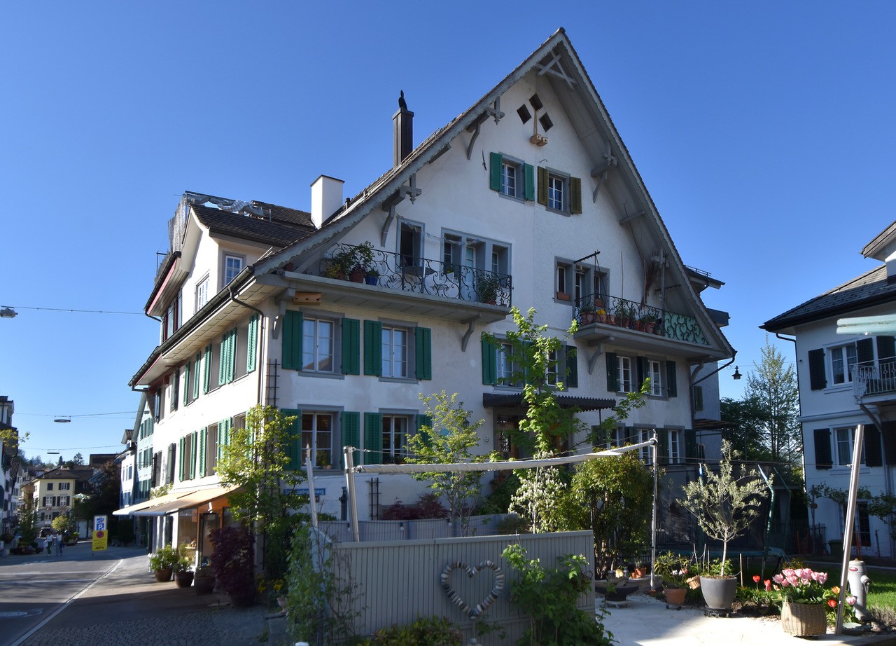 Casa vecchia, ristrutturata ecologicamente nel 2026, scala stretta e ripida