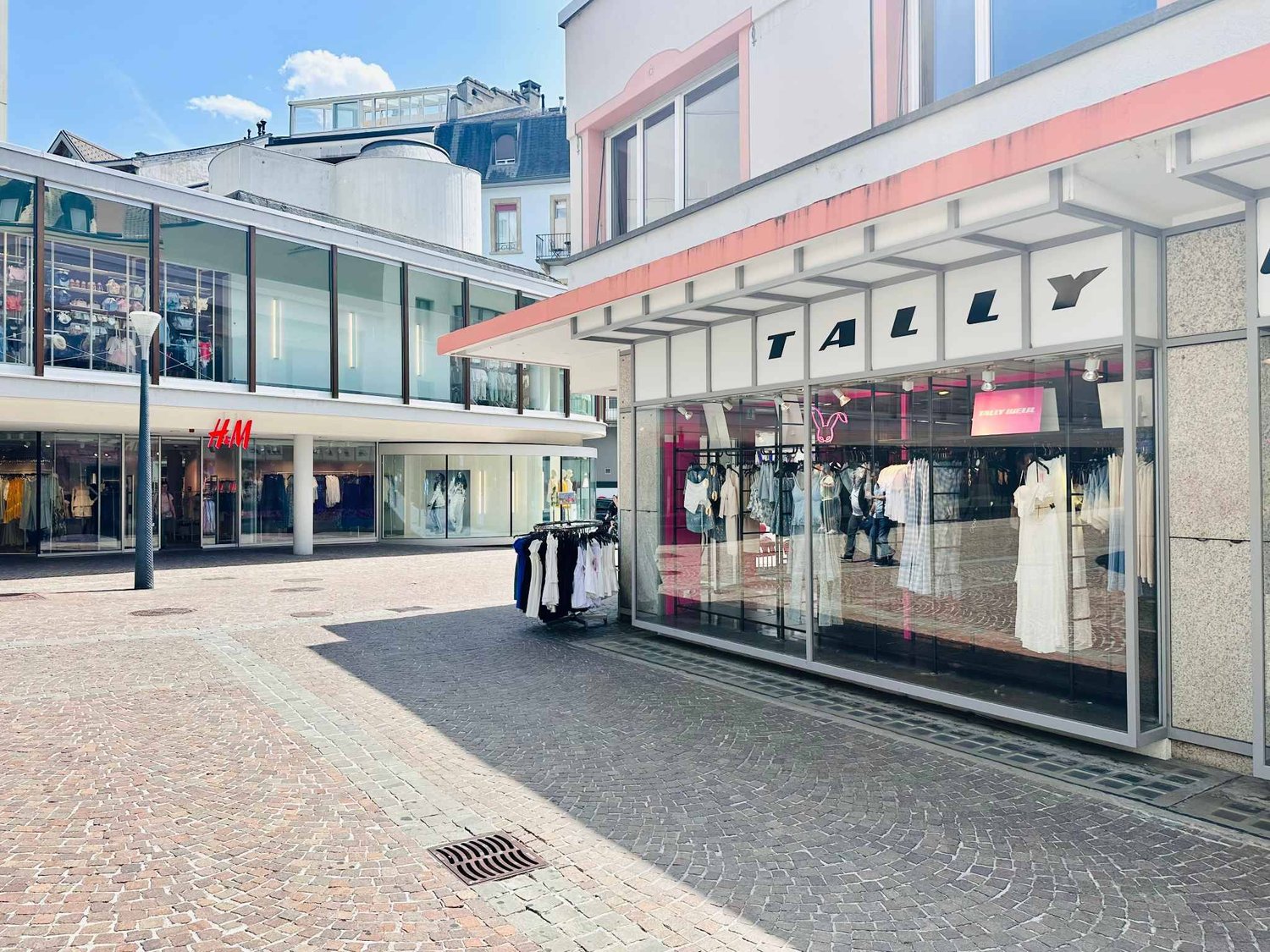 451m² arcade
