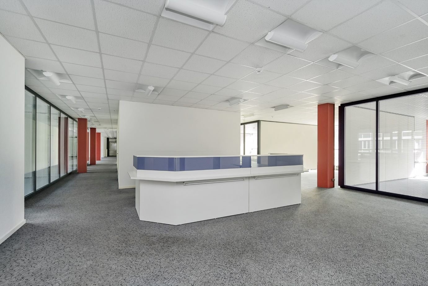 830m² office