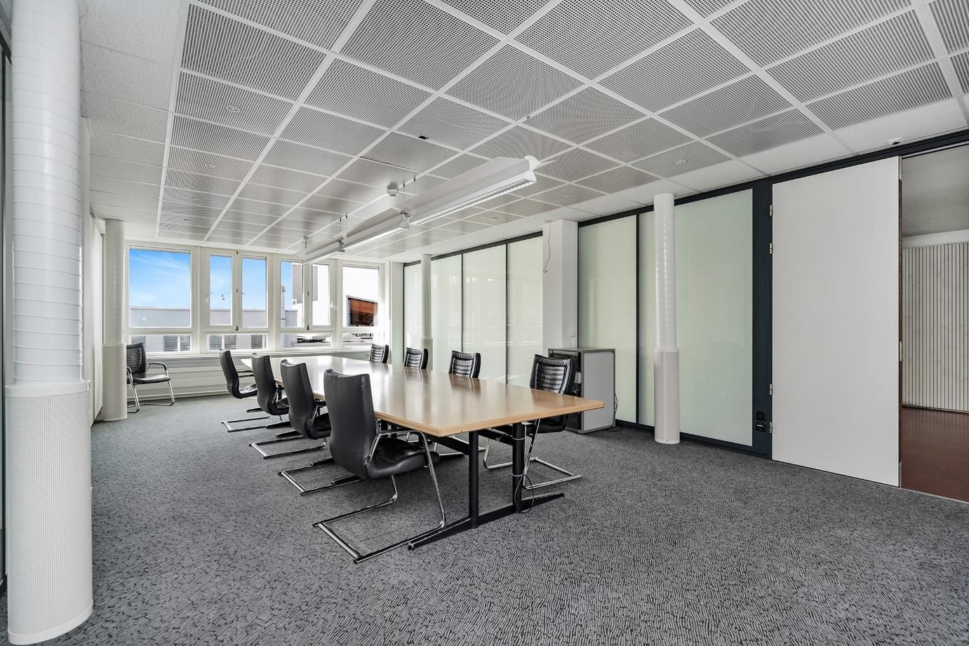 830m² office