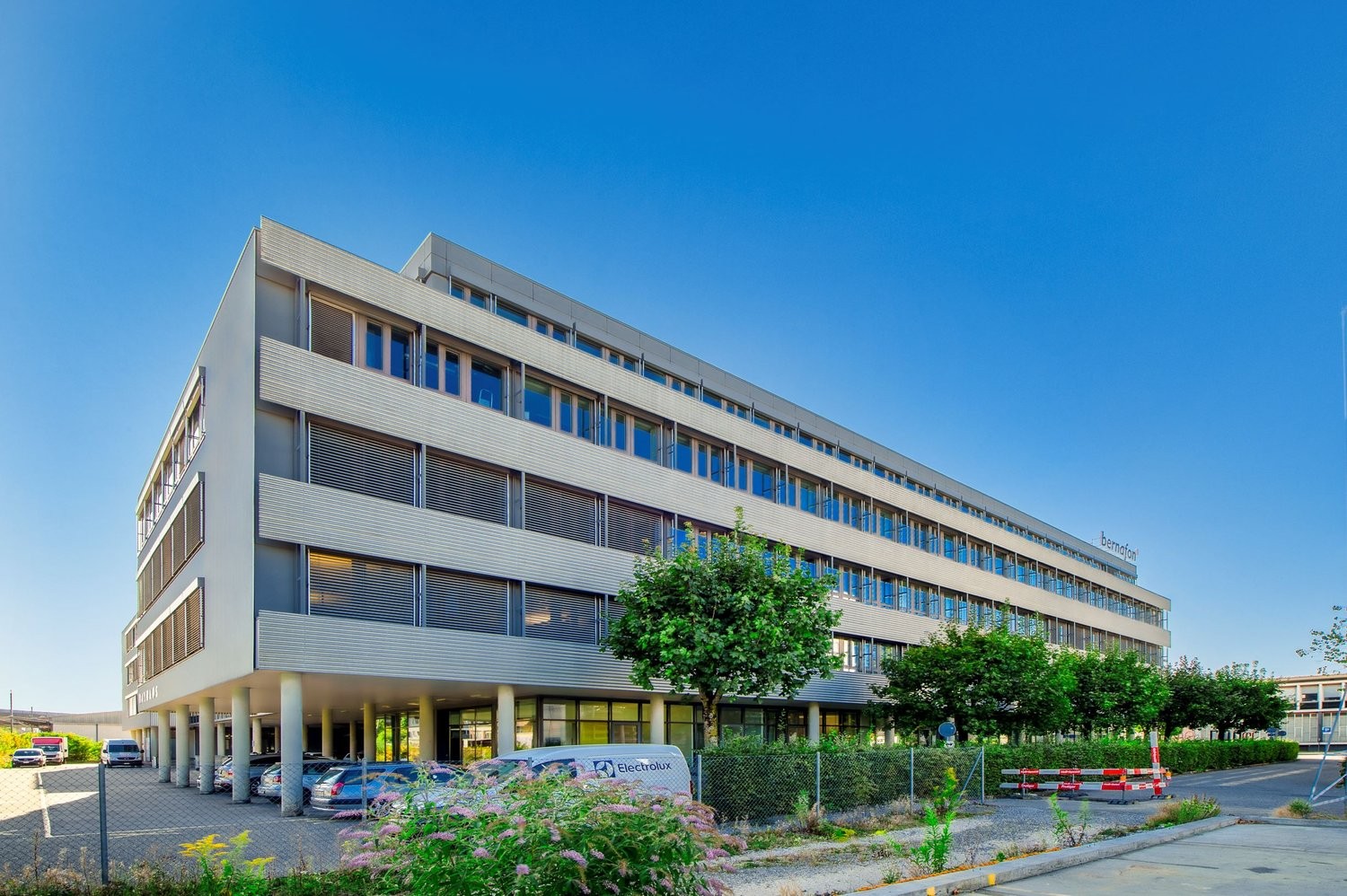 830m² office