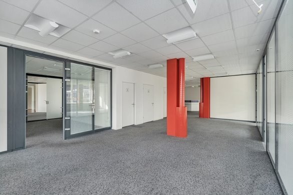 830m² office
