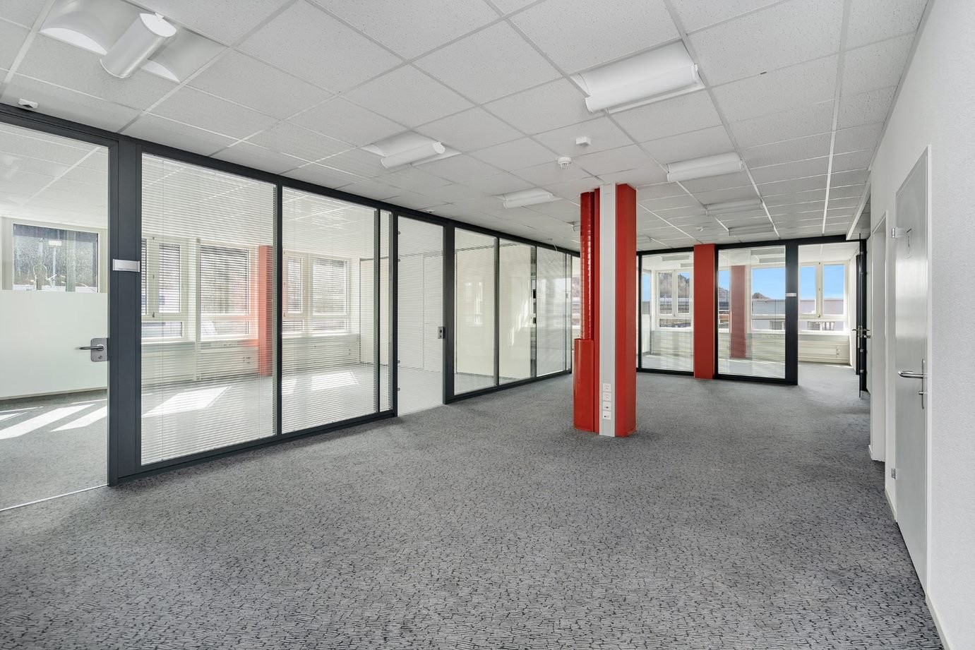 830m² office