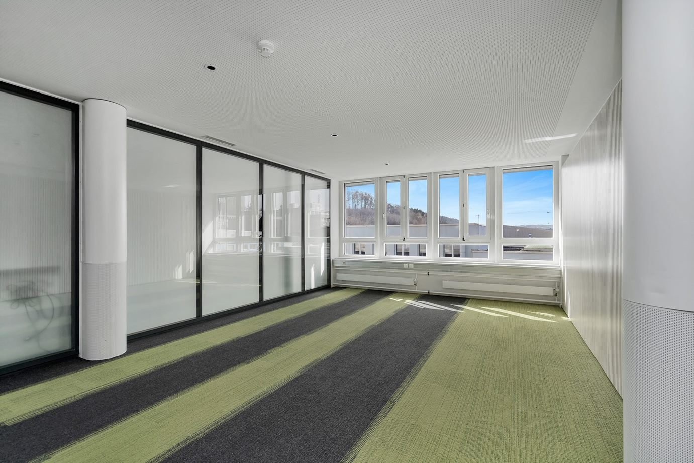 830m² office
