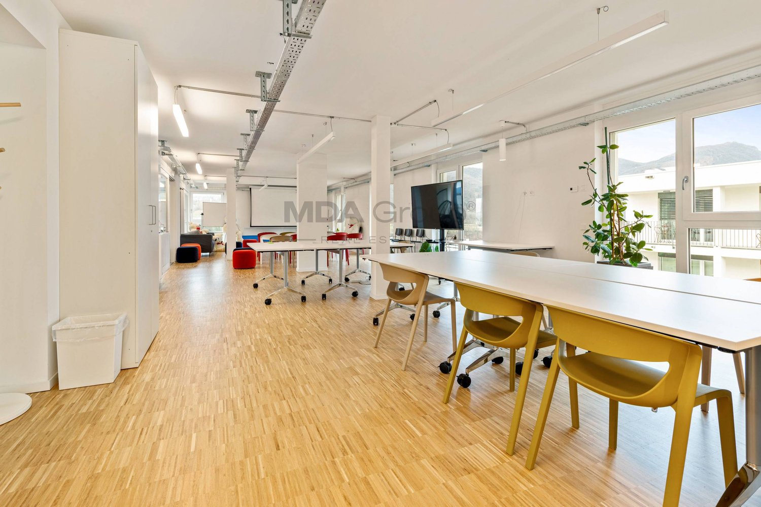 457m² office