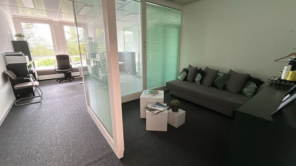 60m² office