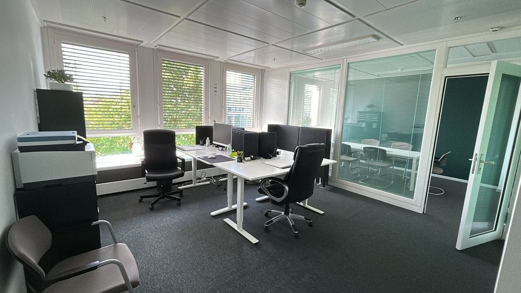 60m² office